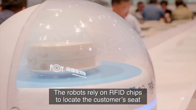 Роботы-официанты в шанхайском ресторане смотреть онлайн