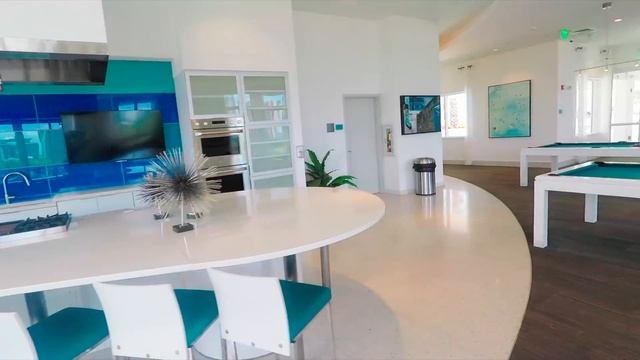 Miami Brickell Apartment Tour | Moving to Miami 2020 смотреть онлайн