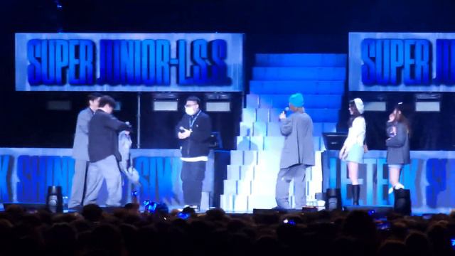 Joke Dance Teaching Part with ELF---[240217 Super Junior L.S.S The Show: Th3ee Guys in Hong Kong] смотреть онлайн