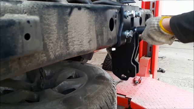 Установка фаркопа Auto-Hak Toyota Land Cruiser J150
