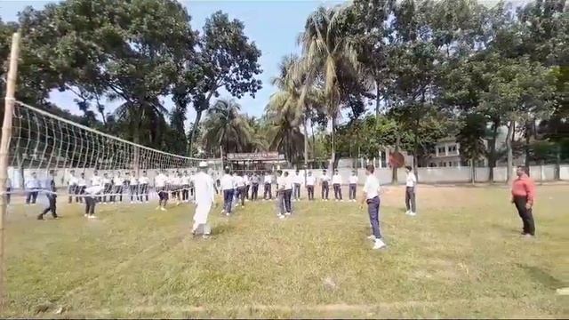 সম্মানিত সিনিয়র শিক্ষক, জনাব ইমাম হোসেন ও জনাব আবু তাহের ফারুকী ভলিবল অনুশীলন করছেন। смотреть онлайн
