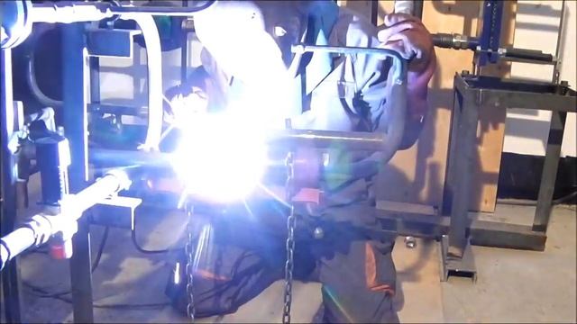 Как сделать врезку что бы при сварке не повело основную трубу смотреть онлайн