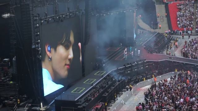 Vlog 5// BTS @ WEMBLEY STADIUM 2019 смотреть онлайн