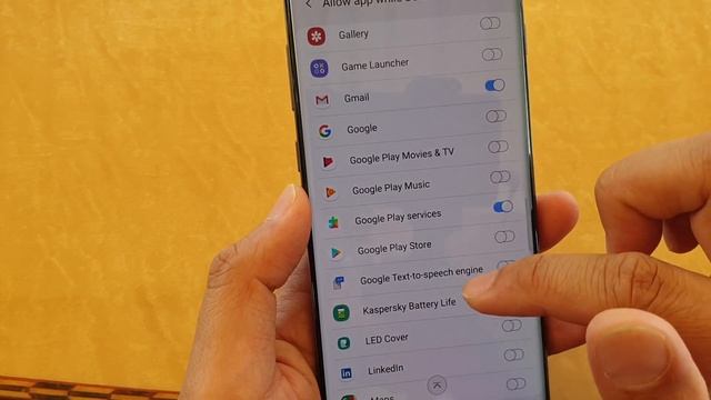Samsung Galaxy S10 / S10+: How to Allow App While Data Saver is On смотреть онлайн