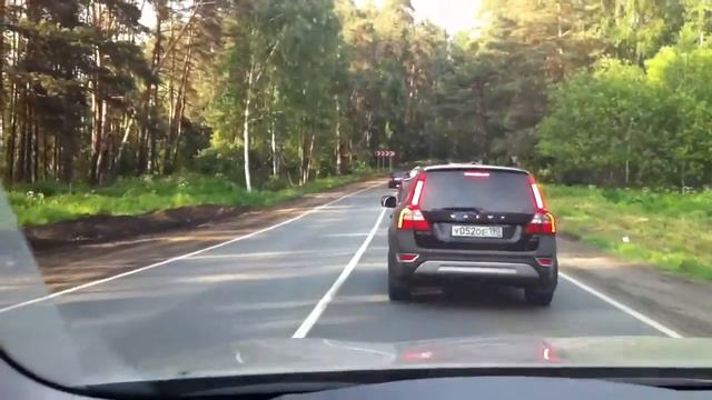 Выезд а/м Мерседес на полосу встречного движения смотреть онлайн