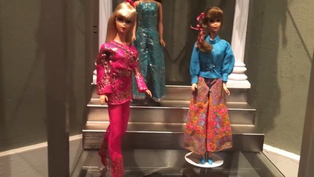 Barbie's Mod Jumpsuits смотреть онлайн