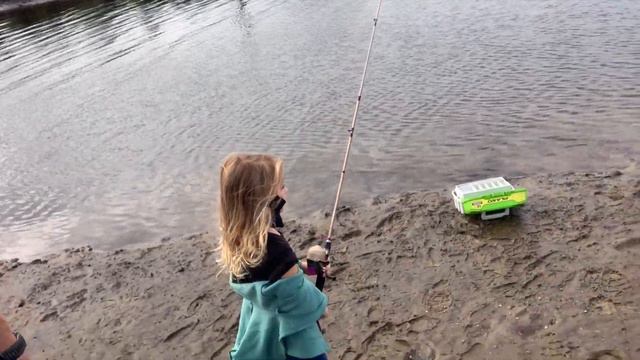 Dad FINALLY gets alone time with the girls and it was a FAIL!!! смотреть онлайн