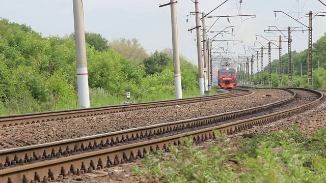 Электропоезд ЭД9М-0137 сообщением №6356/6160 Глубокая — Ростов-на-Дону