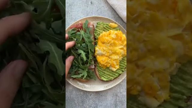Бутерброд с яйцом из рукколы #менюдлязавтрака #дляначинающих #cooking #менюдляпохудения смотреть онлайн