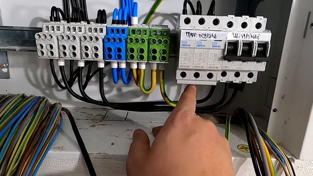 Elektrická instalace - Postup výroby domovního rozvaděče смотреть онлайн