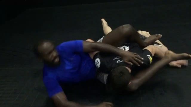 São Paulo Pass Defense To Triangle Choke | One Minute Technique | BJJ смотреть онлайн