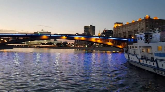 Прогулка по Москве-реке смотреть онлайн