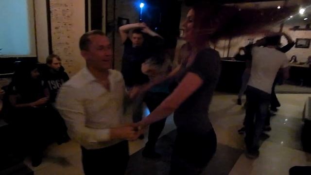 весело)) Salsa в кафе Beerloga г Гомель 12.10.2014 - Слава Илона , Леша - Марин смотреть онлайн