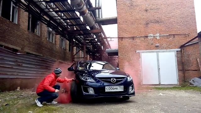 Цветной дым при съёмке автомобиля. смотреть онлайн