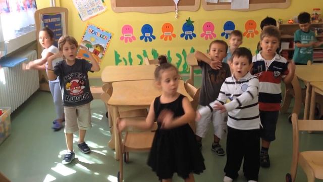 Hello Song смотреть онлайн