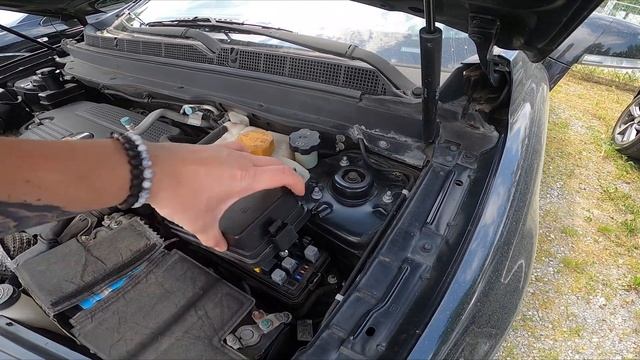 Where is Fuse Box Under the Hood in the Chevrolet Captiva II ( 2011 - now ) - Find Fuse Box смотреть онлайн