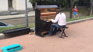 Гениальный пианист на улице... (Кирило Костюковский, Киев)
