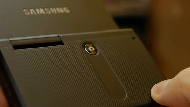 This Tiny Digicam is Smart! | Samsung MV800 смотреть онлайн