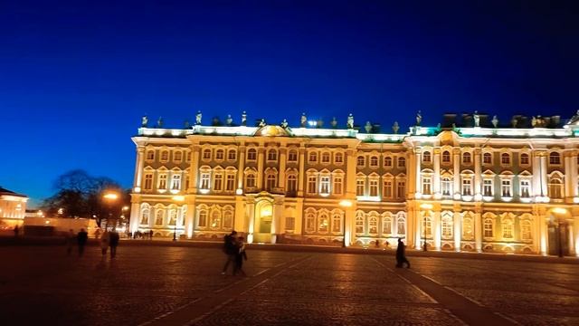 Очень красивая вечерняя подсветка зданий в центре Санкт-Петербурга... смотреть онлайн