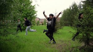 Родители сняли клип на песню "Король и шут", чтобы поздравить выпускников