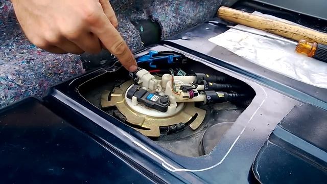 Cutting Fuel Pump Access Panel and Removing Fuel Pump Assembly - 86 Trans AM with 02 Gas Tank смотреть онлайн