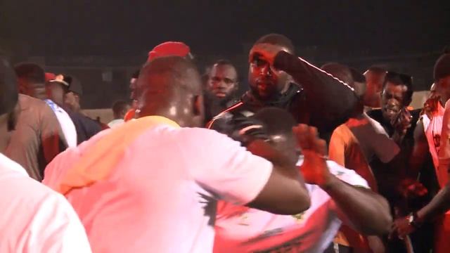 tout se que vous n'avez pas vue Lors de l'Open Presse de Modou Lo смотреть онлайн