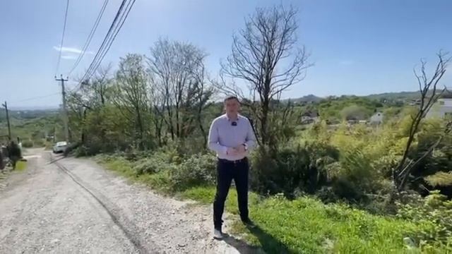 40 соток разделенных на 10 участков. Разрешения на строительство получены. Рядом школа. С.Черешня