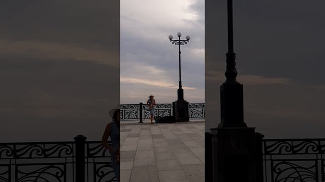 Девушка из Питера исполняет на саксофоне джазовую композицию "Девушка из Ипанемы" смотреть онлайн