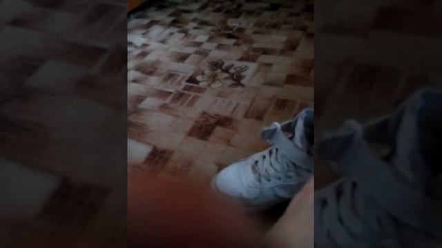 Как почистить белые ботинки от ГРЯЗИ смотреть онлайн