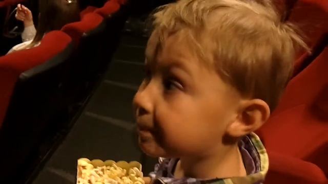 Первый в жизни поход в кино. Рио 3д смотреть онлайн