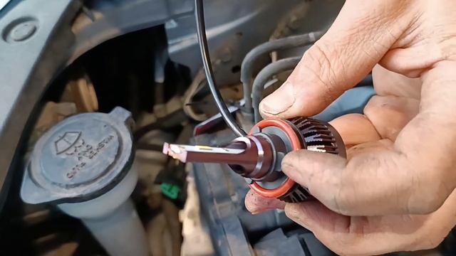 Замена лампочки фары Toyota Camry 55 смотреть онлайн