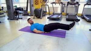 Тренировочный комплекс для девушек. Пресс: подъём ног из положения лёжа.