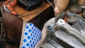 Toyota RAV 4 2,5л 2014 год замена передних тормозных дисков и колодок.