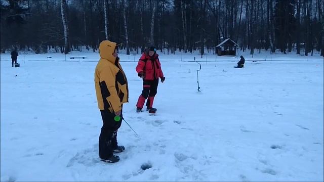 Первые субботние поимки на Верхнем. Клёвое место лосиный остров смотреть онлайн