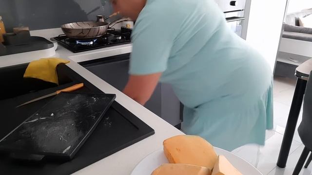 Домашние дела?СТИРАЮ?Готовлю ГОВЯДИНУ??НОВОСТИ из РОССИИ??Мама НЕ БОЛЕЕТ? смотреть онлайн