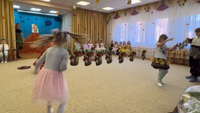 Осенний утренник в подготовительной группе ДК10-7 ГБОУ Школы №1748 #школа1748 #школавертикаль #дк10 смотреть онлайн