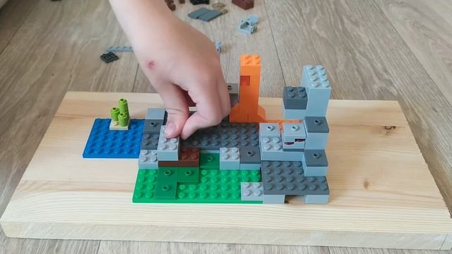 LEGO Minecraft Сборка Пещеры зомби - часть 2 смотреть онлайн