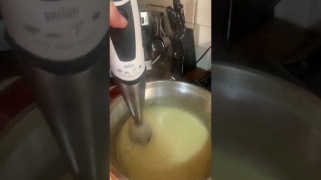 Суп-пюре из корней с каштанами