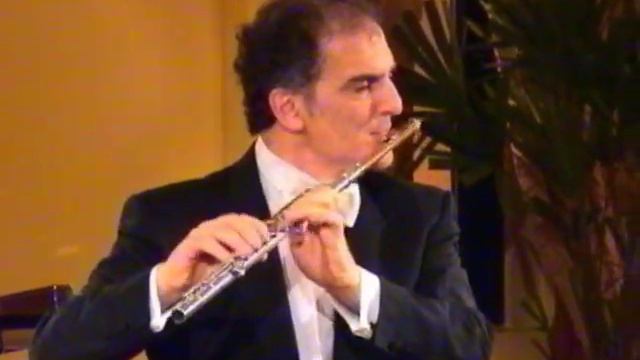 Astor Piazzolla Tango Etude Nº 6 for flute alone Claudio Barile, flute-2010 смотреть онлайн