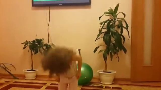 Как маленькая девочка учит стих смотреть онлайн