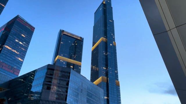 Moscow City вечером - элитная недвижимость смотреть онлайн