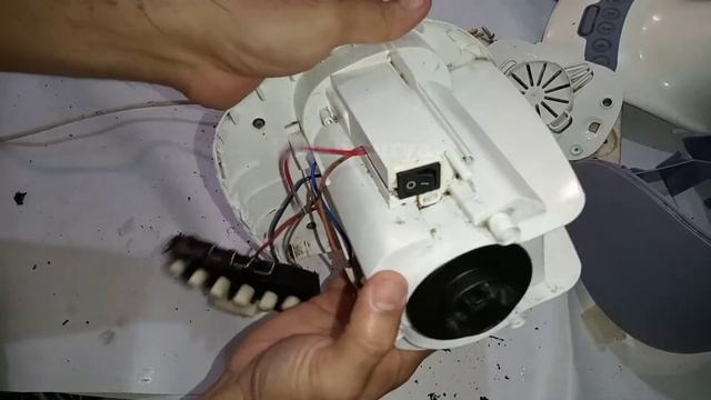 SERVIS BLENDER PHILIPS TIDAK MAU BERPUTAR смотреть онлайн