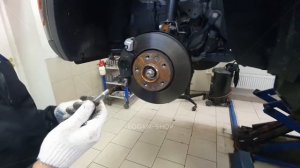 Замена передних тормозных колодок Renault Arkana