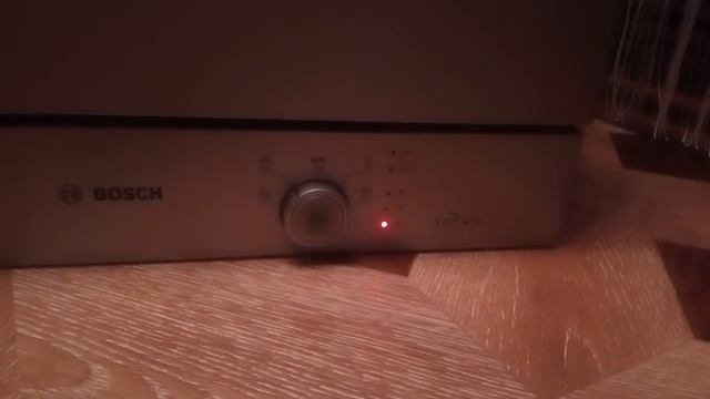 При включении посудомойки мигает значок мойки и через секунд 5 загорается end Bosch SKS 50E18EU смотреть онлайн