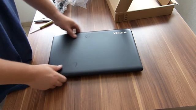 Toshiba Satellite L50 Laptop Unboxing & Review смотреть онлайн