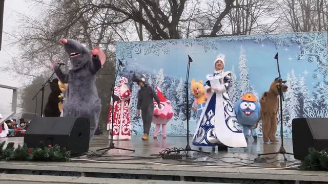 Парад Дедов Морозов в Славянске-На-Кубани смотреть онлайн