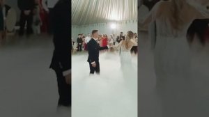 Трогательная песня на свадьбу для жениха и невесты под первый танец