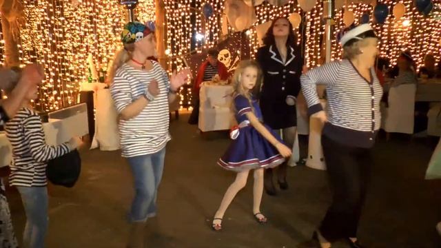 Бабушка Альбина зажигает смотреть онлайн