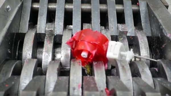 ACTION ROBOTS SHREDDED! RECYCLING OLD TOY ROBOTS FOR SCRAP METAL