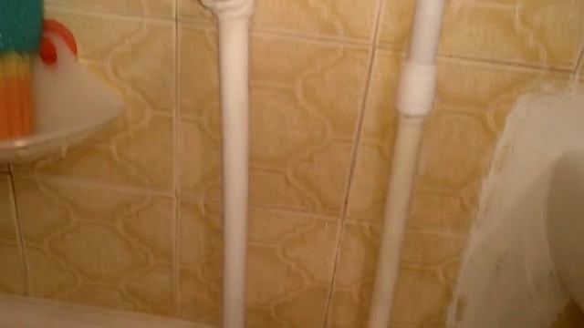 "Не" обычный заказ...Смещение смесителя из-за умывальника в ванной комнате. смотреть онлайн